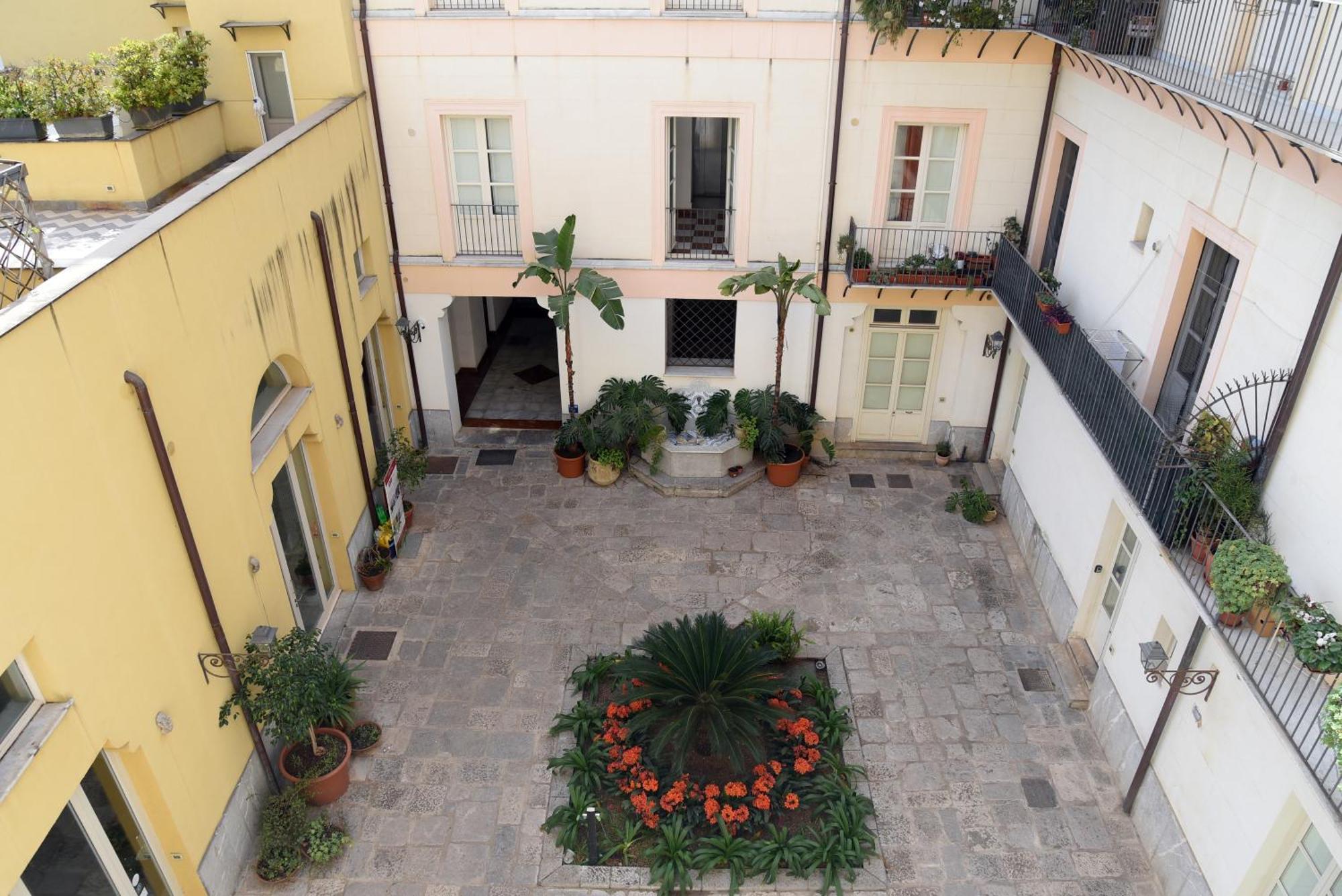 Piano Alloro Palermo Esterno foto