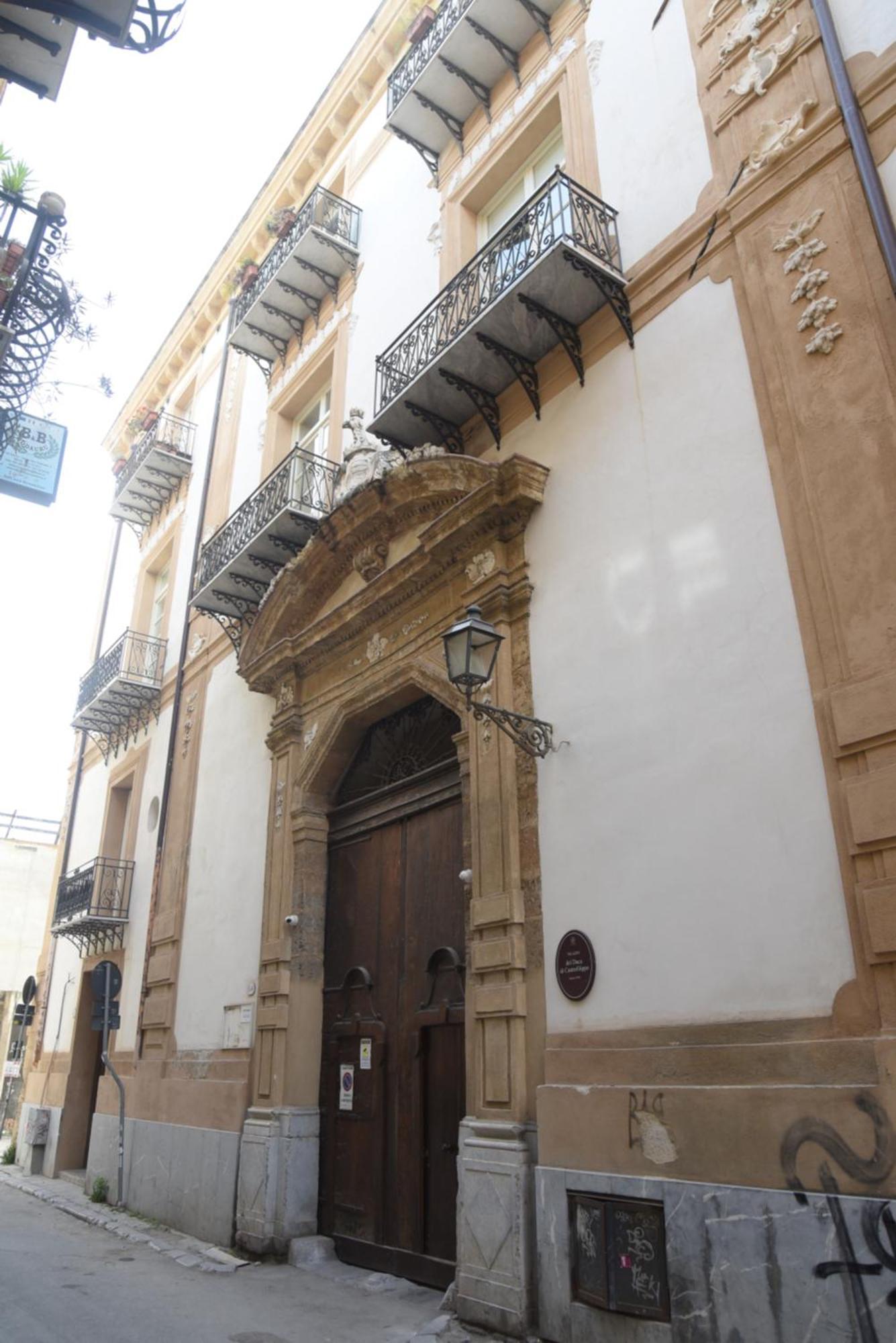 Piano Alloro Palermo Esterno foto
